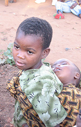 Orpolapsia Malawissa. Kuva: http://flickr.com/photos/khym54/533153330/ 